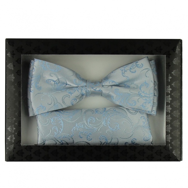 Světlé modrý pánský set Šle a květovaný Motýlek s kapesníčkem krabička