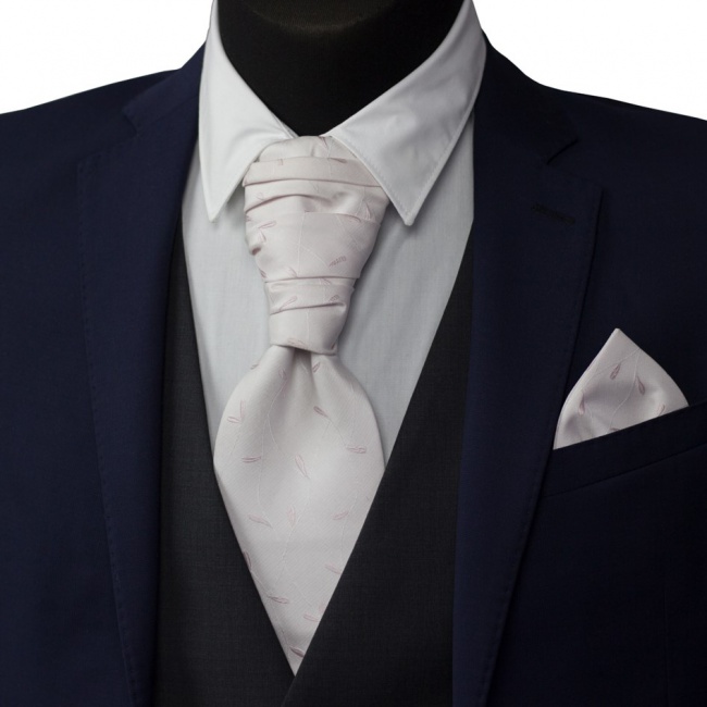 Světle růžová svatební kravata s kapesníčkem - Regata s vyšivanými lístečky (2)