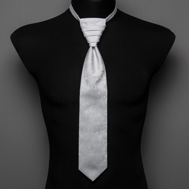 Bílá svatební kravata vyšívaná s ornamenty a kapesníček - Regata (4)