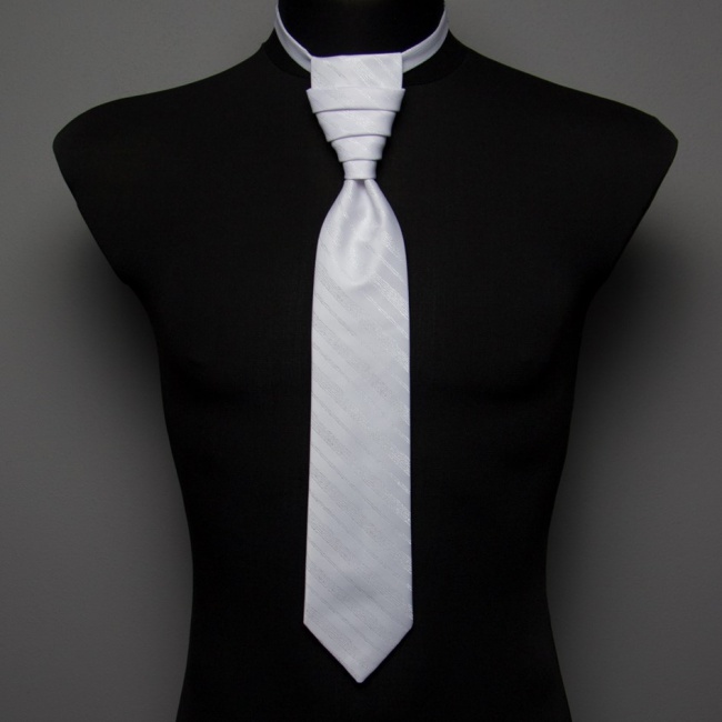 Bílo stříbrná svatební kravata s jemnými proužky a kapesníček - Regata