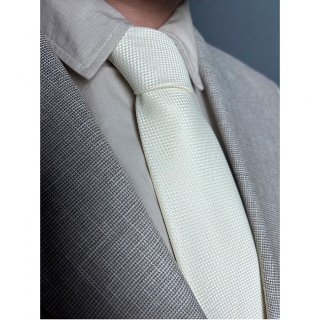 Smetanová pánská kravata s jemným vzorem