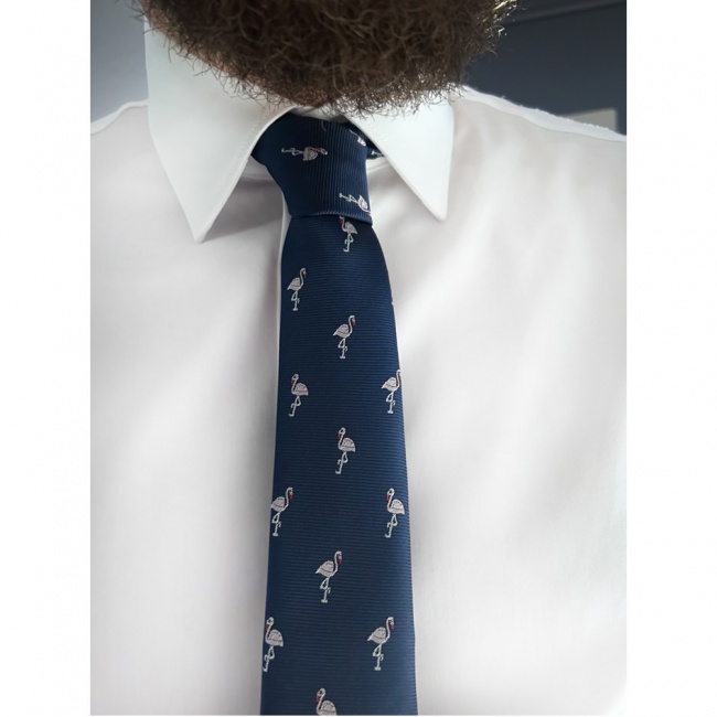 Tmavě modrá pánská kravata Plameňák
