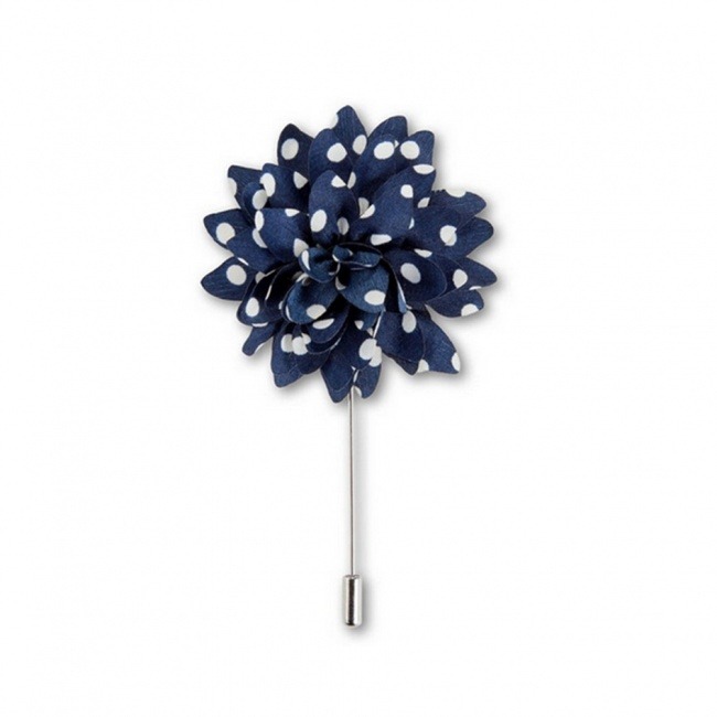 Tmavě modrá květina s bílými puntíky do klopy